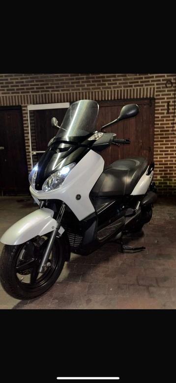 Yamaha xmax 125cc beschikbaar voor biedingen
