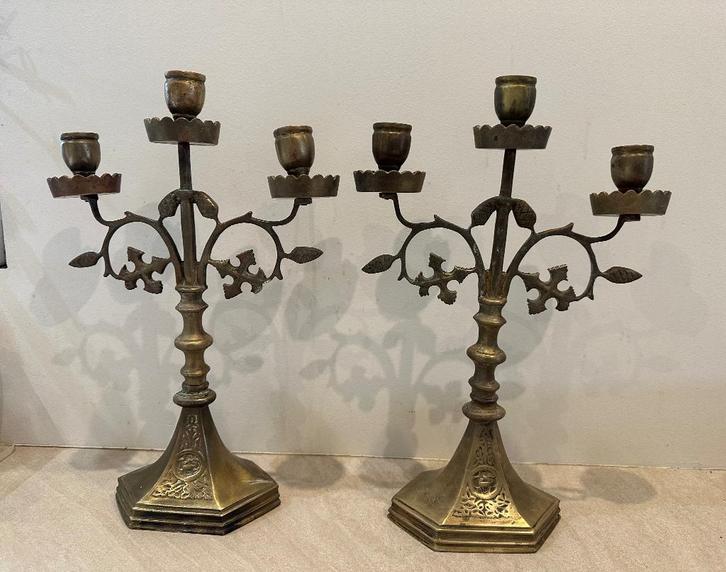 Vintage paire de chandeliers à 3 bras en laiton, Antiquités & Art, Antiquités | Bougeoirs, Autres matériaux, Enlèvement ou Envoi