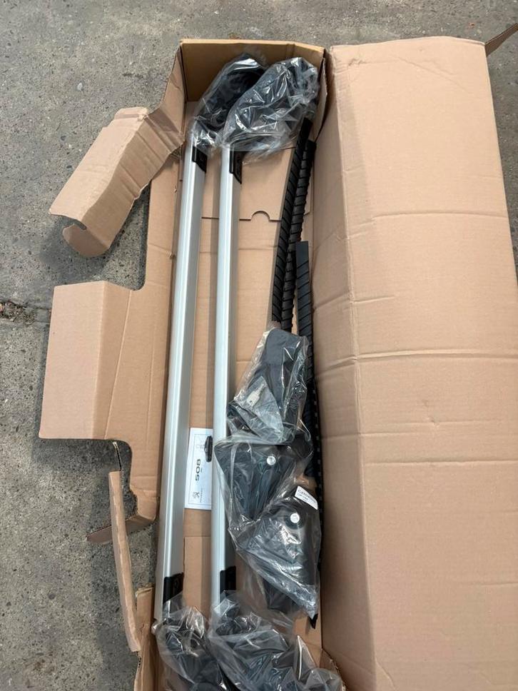 Peugeot 508 Dakdragers Compleet Set Nieuwstaat Met Sleutels, Auto diversen, Dakdragers, Zo goed als nieuw, Ophalen