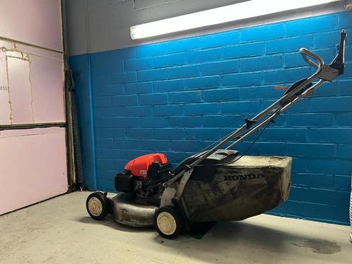 Honda grasmaaier Voor handige harry, Tuin en Terras, Grasmaaiers, Gebruikt, Benzine-grasmaaier, 40 t/m 49 cm, Cirkelmaaier, Opvangzak