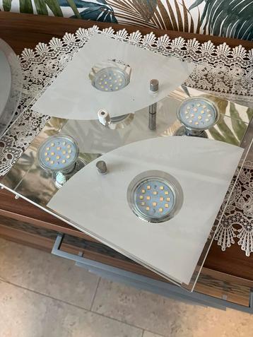 Plafond lampen beschikbaar voor biedingen