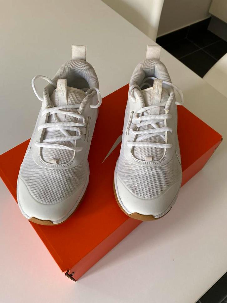 Nike performance omni multi court indoorschoen m36,5, Enfants & Bébés, Vêtements enfant | Chaussures & Chaussettes, Enlèvement ou Envoi