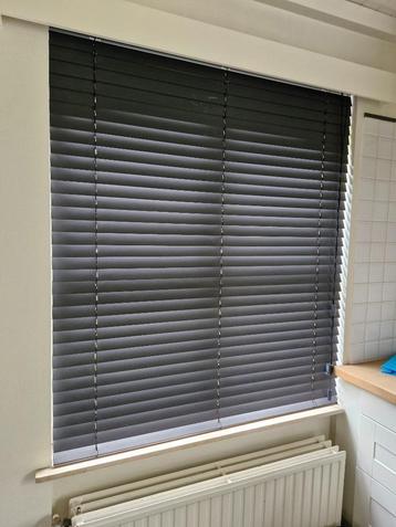 houten jaloezieen beschikbaar voor biedingen