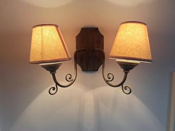 Landelijke wandlamp beschikbaar voor biedingen
