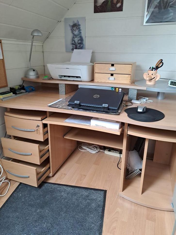 Pracht koop : Grote Bureau + 2 deur kast, Huis en Inrichting, Bureaus, Zo goed als nieuw, Bureau, Ophalen