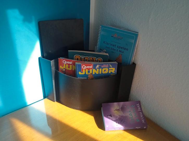 Krantenbak lectuurbak Authentics design Maier Aichen zwart, Antiek en Kunst, Antiek | Kantoor en Zakelijk, Ophalen of Verzenden