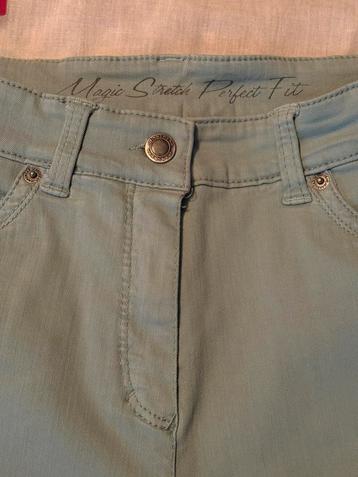 Muntkleurige broek Jeans Angelika (38). beschikbaar voor biedingen
