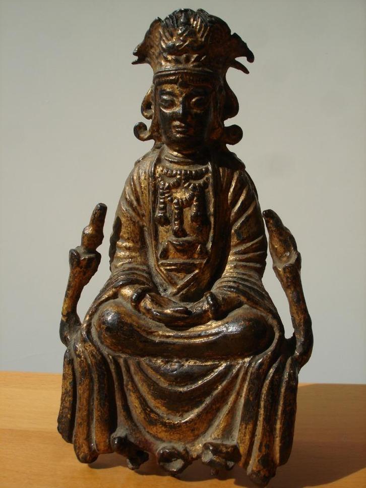 ancient Chinese bronze BODHISATTVA Guanyin relic holder gilt, Antiek en Kunst, Kunst | Niet-Westerse kunst, Ophalen of Verzenden
