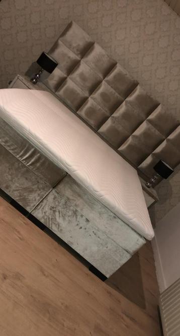 Boxspring XL hoofdbord 180x200 incl nachtkastjes beschikbaar voor biedingen