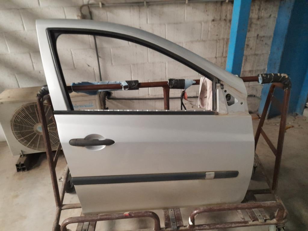 Portes AVANT ARRIERES RENAULT CLIO 3 // 5060 AUVELAIS, Renault, Arrière, Enlèvement, Utilisé