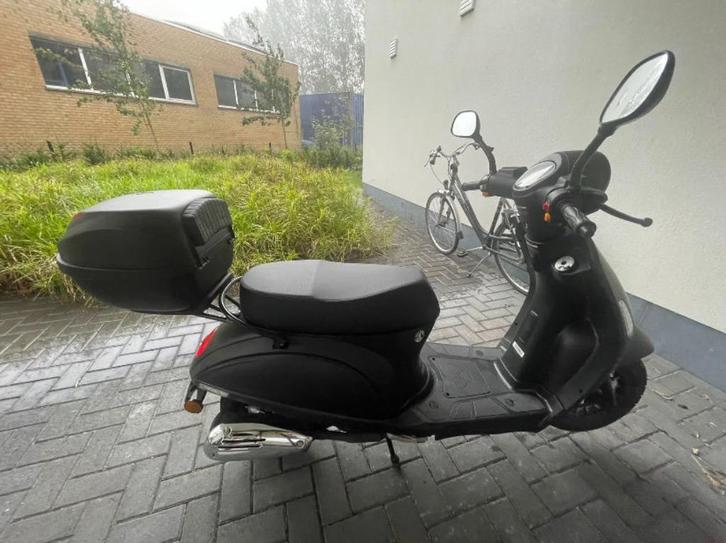 Scooter Venesi Fly retro (B klasse), Fietsen en Brommers, Scooters | Piaggio, Gebruikt, Fly, Klasse B (45 km/u), Benzine, Ophalen