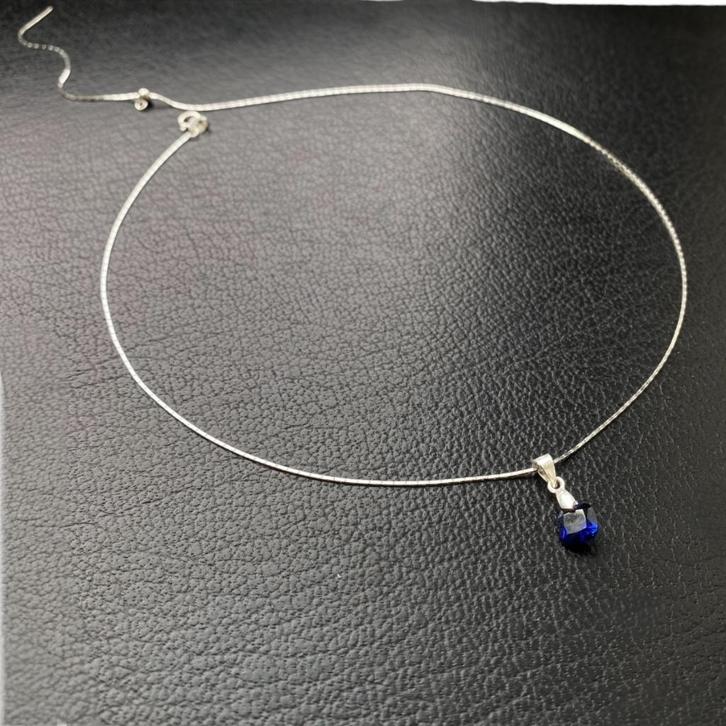 Collier avec pendentif en saphir, Bijoux, Sacs & Beauté, Colliers, Comme neuf, Argent, Bleu, Avec pierre précieuse, Avec pendentif