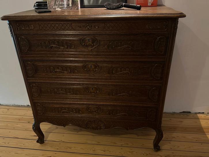 Jolie commode ancienne en chêne massif 4 tiroirs, Huis en Inrichting, Kasten | Ladekasten, Gebruikt, 100 tot 150 cm, 50 tot 100 cm