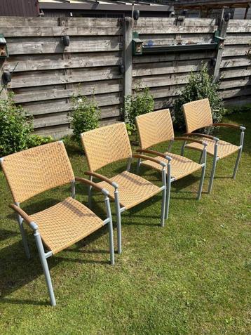 Tuin of terras stoelen beschikbaar voor biedingen