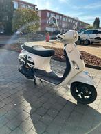 Vespa 50 cc klasse B, Fietsen en Brommers, Scooters | Vespa, Ophalen, Zo goed als nieuw