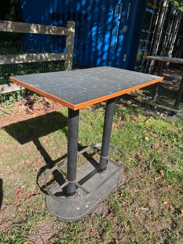 2 hoge tafels, Enlèvement, Utilisé