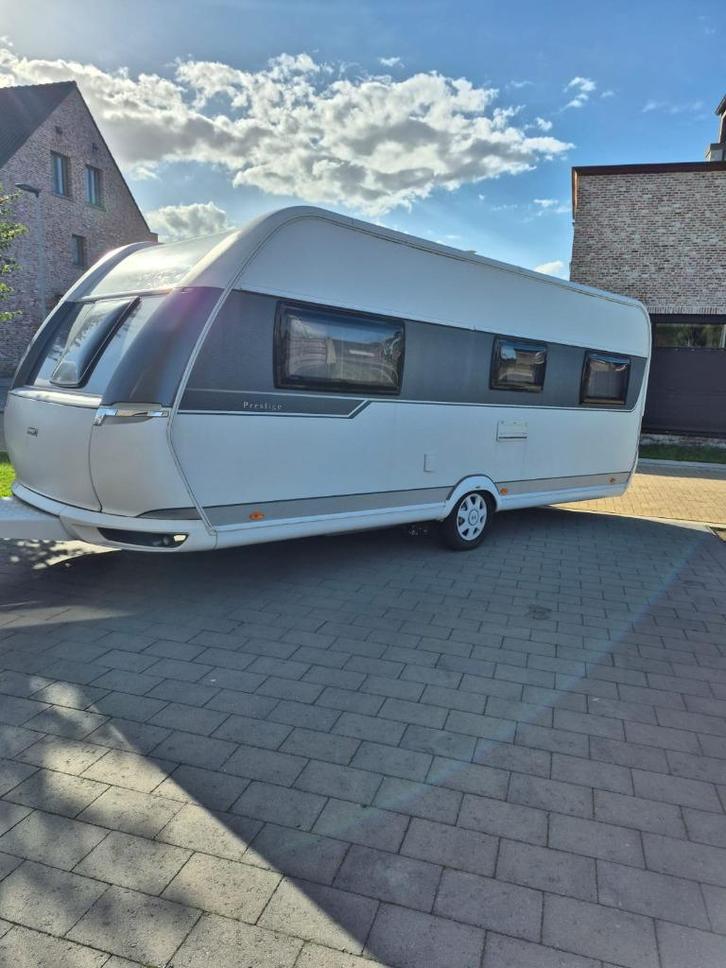 hobby caravan 560 UL, Caravans en Kamperen, Caravans, Particulier, tot en met 4, 1250 - 1500 kg, Rondzit, Hobby, 2 aparte bedden