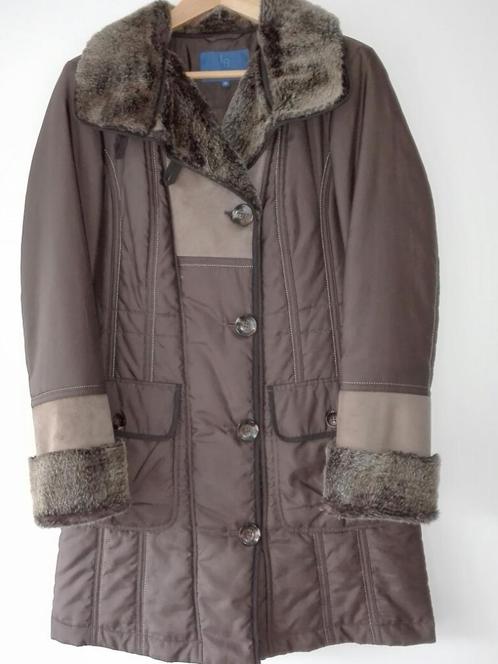 Warme bruine winterjas, M, Kleding | Dames, Jassen | Winter, Zo goed als nieuw, Maat 38/40 (M), Bruin, Ophalen of Verzenden