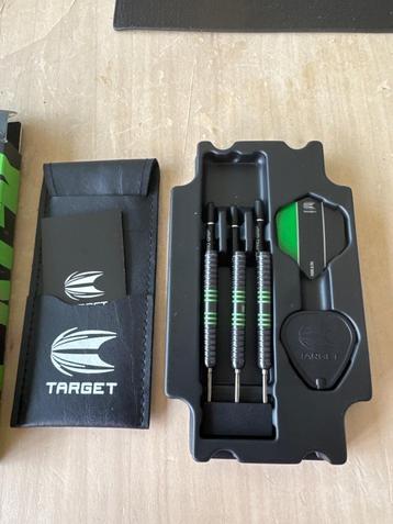 Dartpijlen target vapor 8 black 24 gram, Sport en Fitness, Darts, Ophalen of Verzenden, Zo goed als nieuw, Pijlen