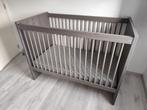 Babybed, Kinderen en Baby's, Kinderkamer | Bedden, Ophalen, Gebruikt, Minder dan 140 cm, Matras