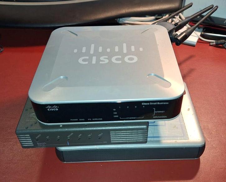 Set van 2 routers en 1 modem, Computers en Software, Routers en Modems, Gebruikt, Router, Ophalen of Verzenden