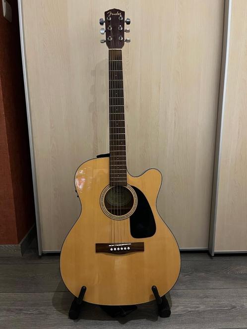 Fender akoestisch CF 60CE, Muziek en Instrumenten, Snaarinstrumenten | Gitaren | Akoestisch, Zo goed als nieuw, Western- of Steelstringgitaar