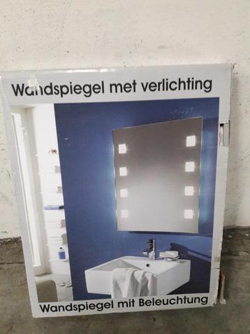 Wandspiegel met verlichting: Nieuw beschikbaar voor biedingen
