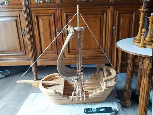Grande maquette de bateau en bois. La longueur est de 90 cm,, Hobby & Loisirs créatifs, Modélisme | Bateaux & Navires, Comme neuf