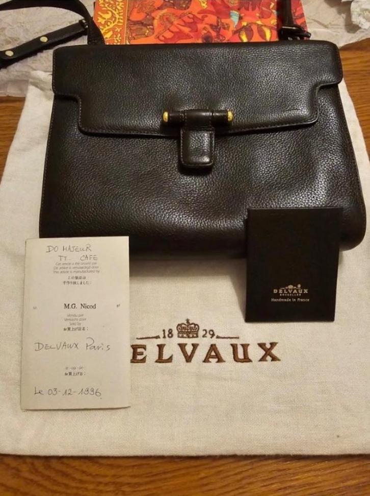Delvaux Do majeur TT café, Handtassen en Accessoires, Tassen | Damestassen, Zo goed als nieuw, Schoudertasje, Bruin, Ophalen of Verzenden