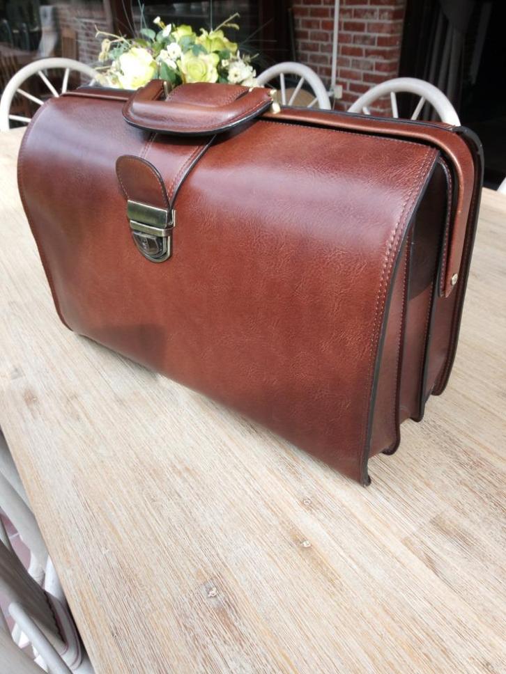 lederen luxe aktentas, Handtassen en Accessoires, Tassen | Reistassen en Weekendtassen, Zo goed als nieuw, Bruin, 40 tot 60 cm