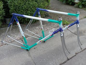 Paletti kit cadres beschikbaar voor biedingen