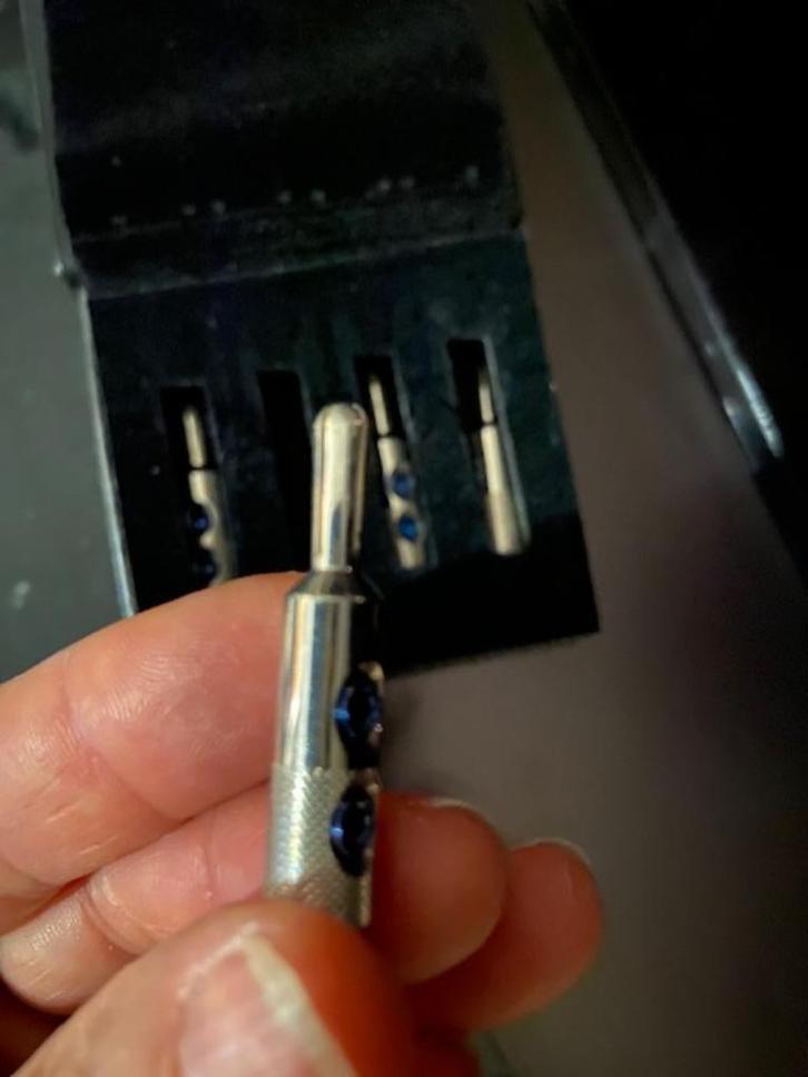 OYAIDE SRBN Silver & Rhodium plated banana plug Ø4mm Set x4, Audio, Tv en Foto, Audiokabels en Televisiekabels, Zo goed als nieuw