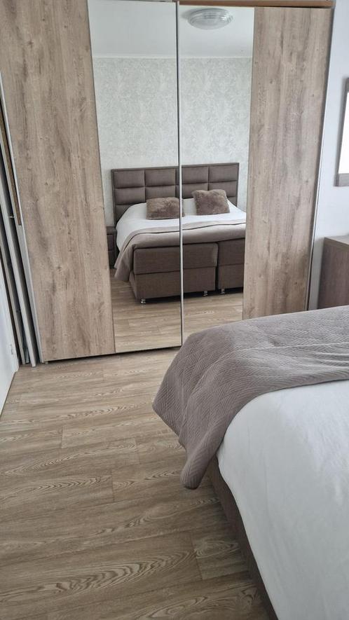 2 deurse schuifdeur kleerkast met spiegel, Huis en Inrichting, Kasten | Kleerkasten, Eikenhout, Ophalen