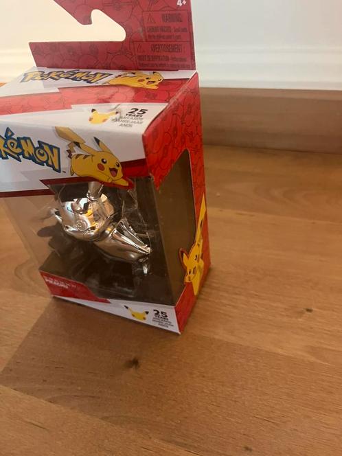 Celebrations pikachu, Hobby en Vrije tijd, Verzamelkaartspellen | Pokémon, Zo goed als nieuw, Ophalen of Verzenden