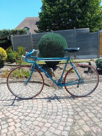 Retro racefiets beschikbaar voor biedingen