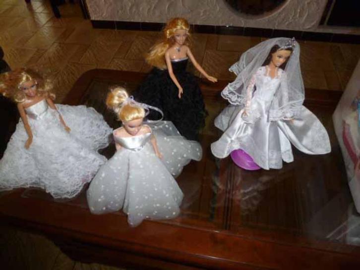 BARBIE-poppen - collectie van 400 poppen, accessoires enz, Kinderen en Baby's, Speelgoed | Poppen, Zo goed als nieuw, Barbie, Ophalen