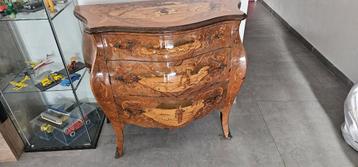 Commode galbée en marquetterie 3 tiroirs