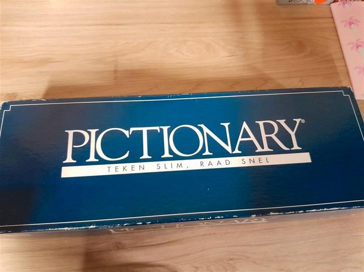 Pictionary Teken slim Raad snel - s4010, Hobby en Vrije tijd, Gezelschapsspellen | Bordspellen, Zo goed als nieuw, Verzenden