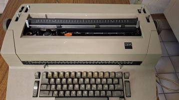 Elektrische IBM schrijfmachine beschikbaar voor biedingen