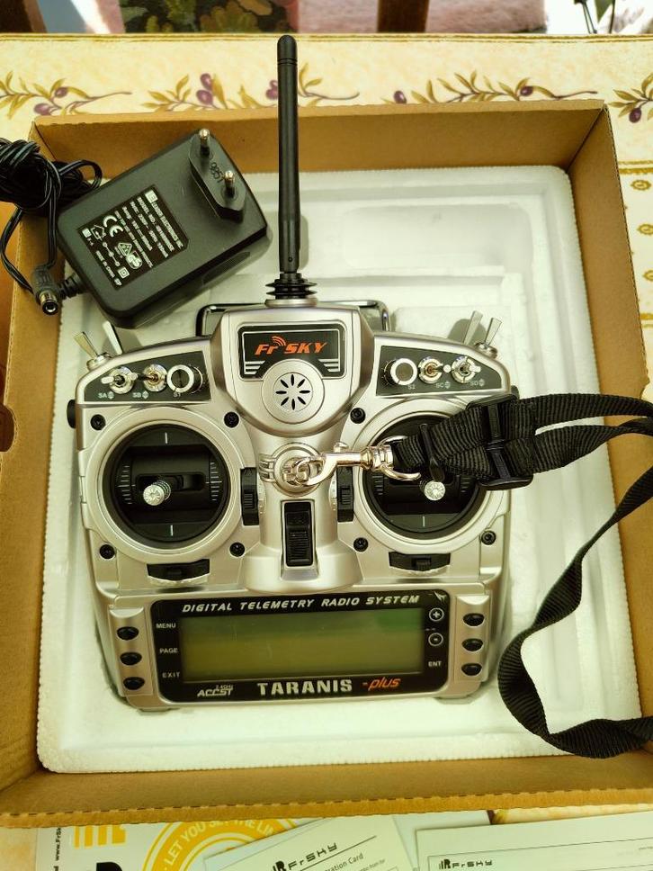 Radiocommande Taranis X9D plus COMPLETE avec récepteur X8R !, Hobby en Vrije tijd, Modelbouw | Radiografisch | Vliegtuigen, Zo goed als nieuw