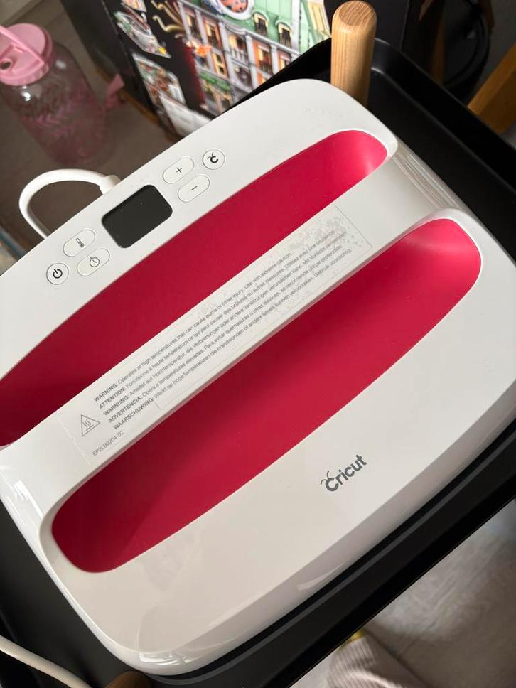 Cricut Easy Press 2 in nieuwstaat, Hobby en Vrije tijd, Knutselen, Zo goed als nieuw, Ophalen