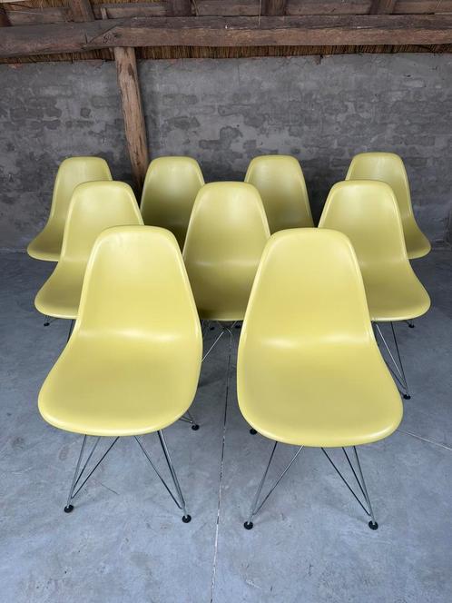 7 Vitra Eames DSR stoelen verschillende kleuren, Huis en Inrichting, Stoelen, Zo goed als nieuw, Vijf, Zes of meer stoelen, Kunststof