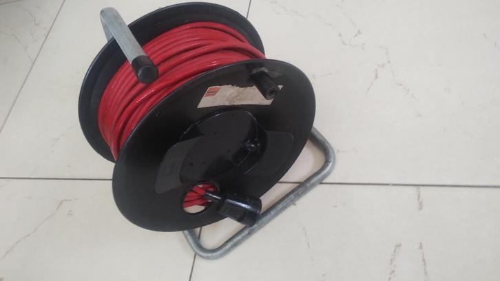 Verlengkabel 40 m met haspel Brennenstuhl wegens overlijden, Doe-het-zelf en Bouw, Elektriciteit en Kabels, Gebruikt, Kabel of Snoer