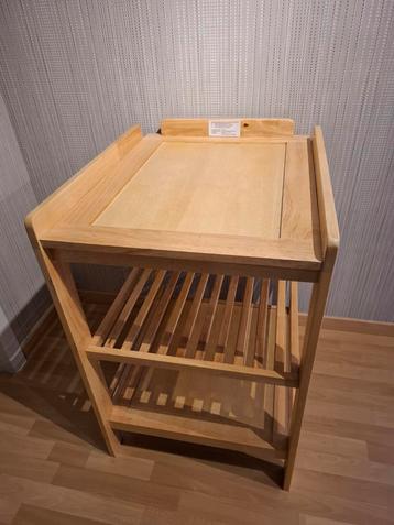 Verzorgingstafel beschikbaar voor biedingen