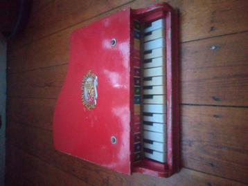 kinderpiano beschikbaar voor biedingen