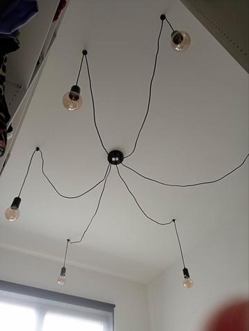 Spinnenlamp beschikbaar voor biedingen