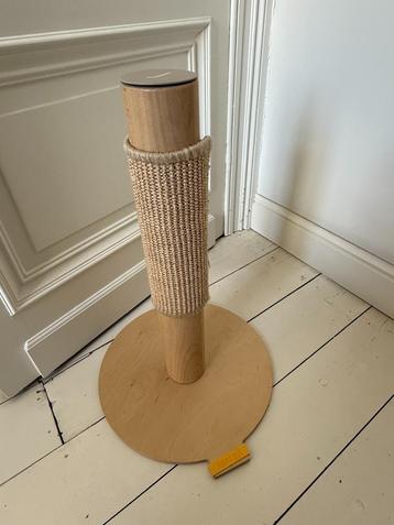 Fantail kattenkrabpaal van massief hout beschikbaar voor biedingen