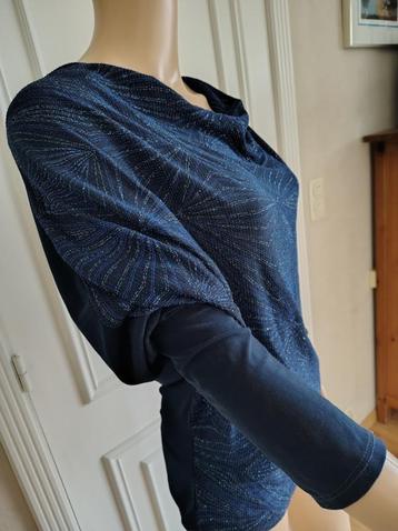 mooie feestelijke blouse  beschikbaar voor biedingen