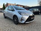 Toyota Yaris 1.5i *12 mois de garantie* (bj 2018, automaat), Auto's, Stof, 4 cilinders, Yaris, Zilver of Grijs