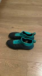 Chaussures de foot kipsta taille 38, Sports & Fitness, Comme neuf